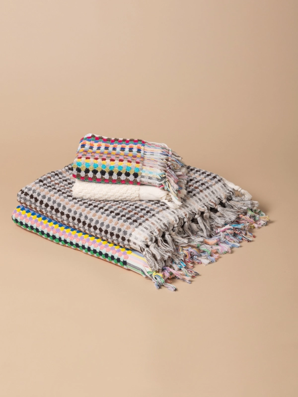 Pom pom bath towel
