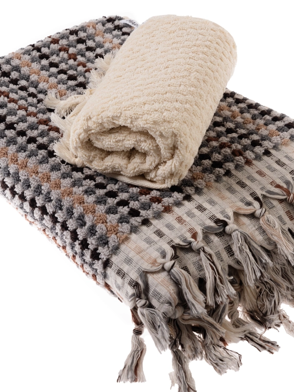 Pom pom bath towel