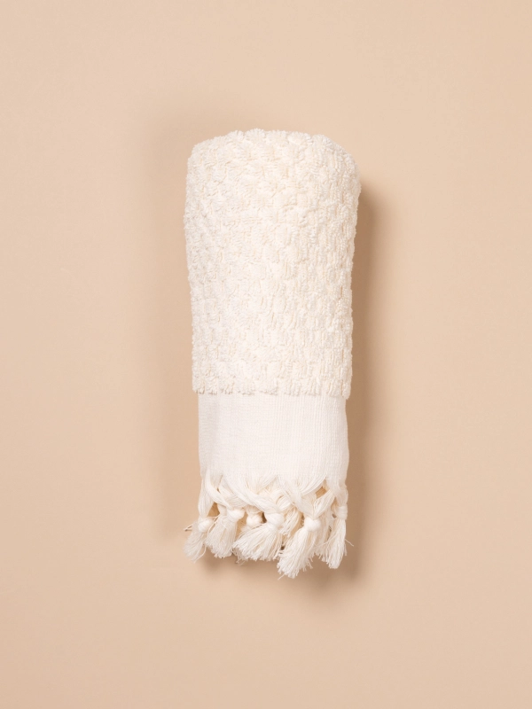 Pom pom bath towel face