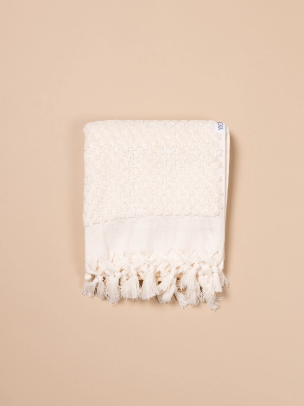 Pom pom bath towel face