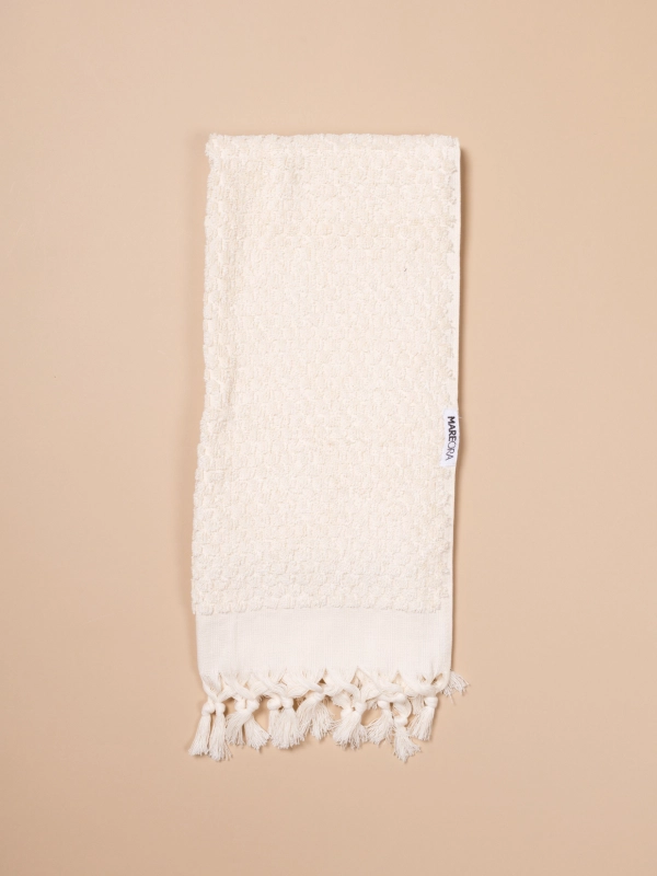 Pom pom bath towel face